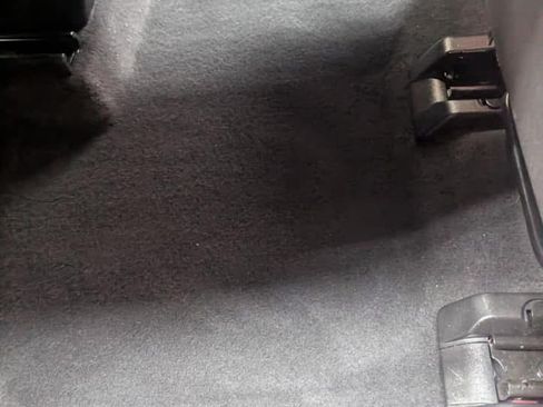 Used 2018 Chevrolet Traverse LT image 16