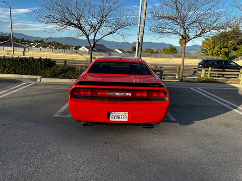 Used 2009 Dodge Challenger SRT8 w/ SRT Option Group II image 4