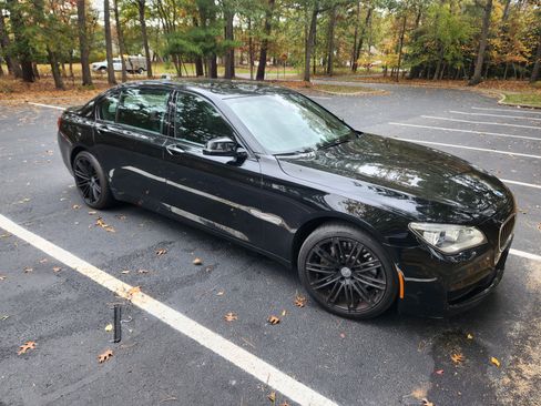 Used 2014 BMW 750Li xDrive image 2