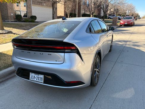 Used 2026 Toyota Prius XLE image 1