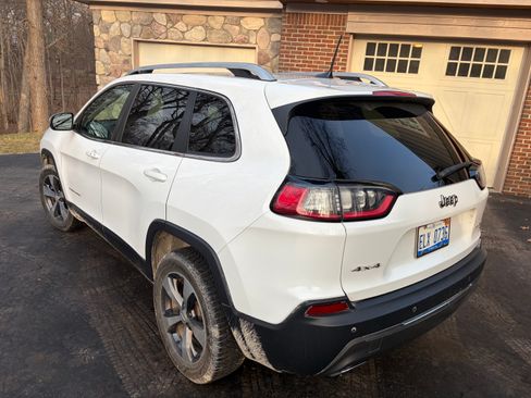 Used 2019 Jeep Cherokee Limited image 11