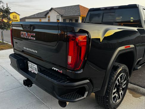 Used 2023 GMC Sierra 2500 AT4 w/ AT4 Premium Plus Package image 11