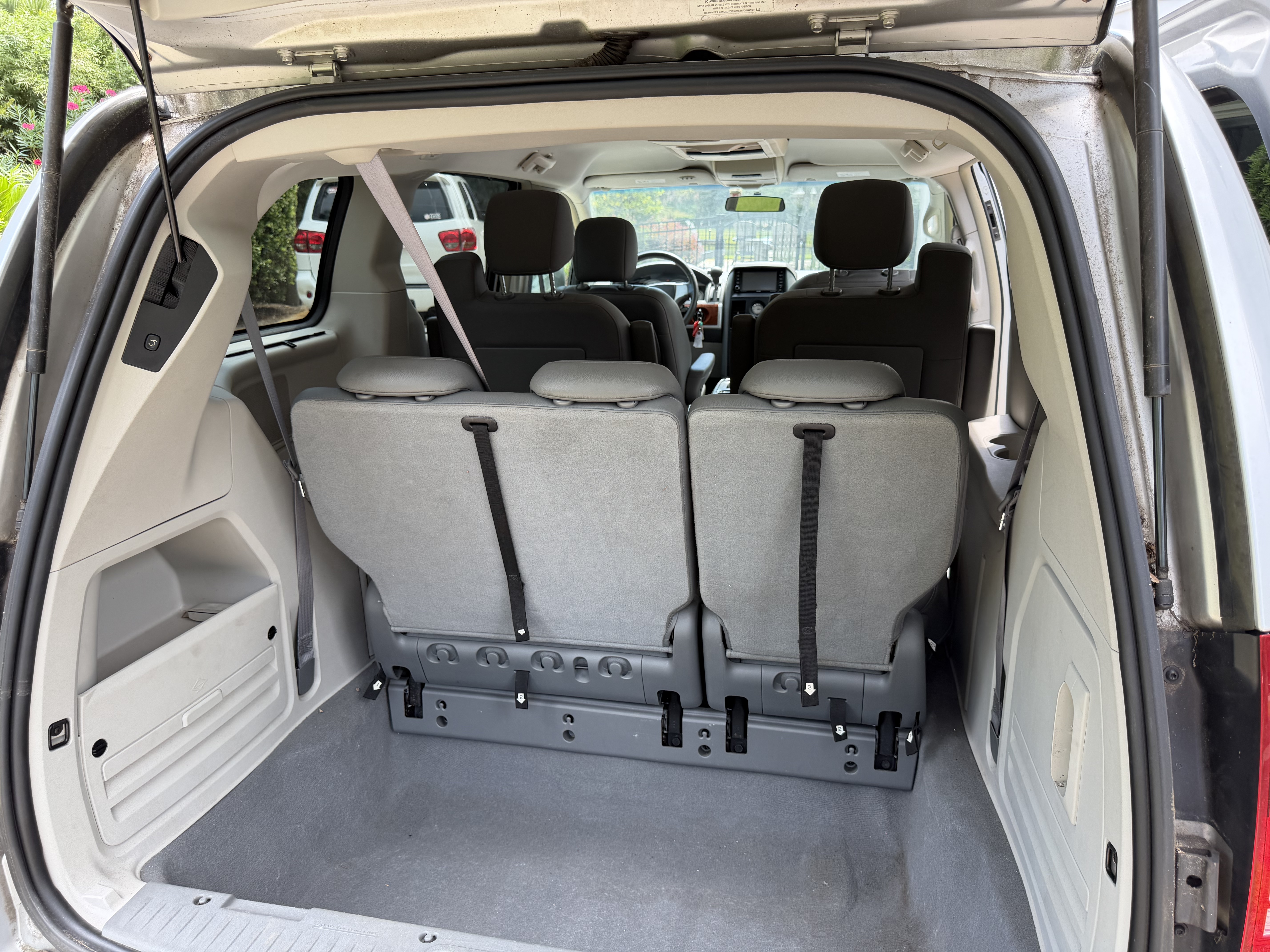 Used 2008 Chrysler Town & Country Touring FWD image 10