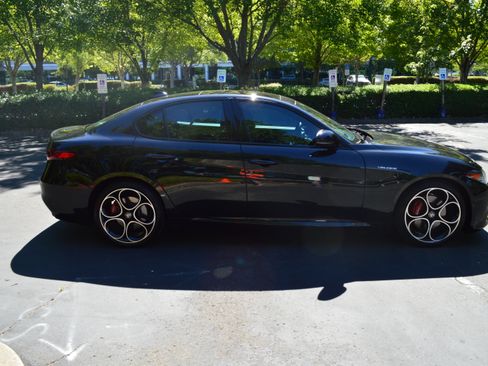Used 2023 Alfa Romeo Giulia Veloce RWD image 9