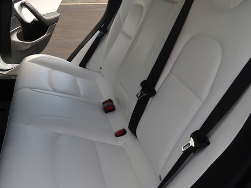 Used 2020 Tesla Model 3 Standard Range Plus image 15