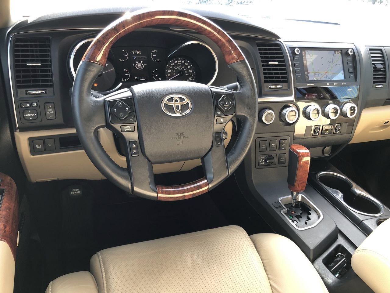 Used 2021 Toyota Sequoia Platinum AWD/4WD image 2