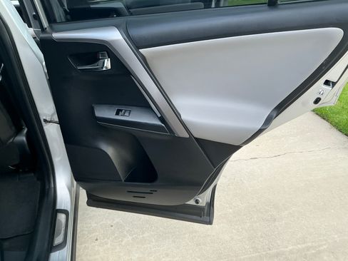 Used 2016 Toyota RAV4 XLE image 12