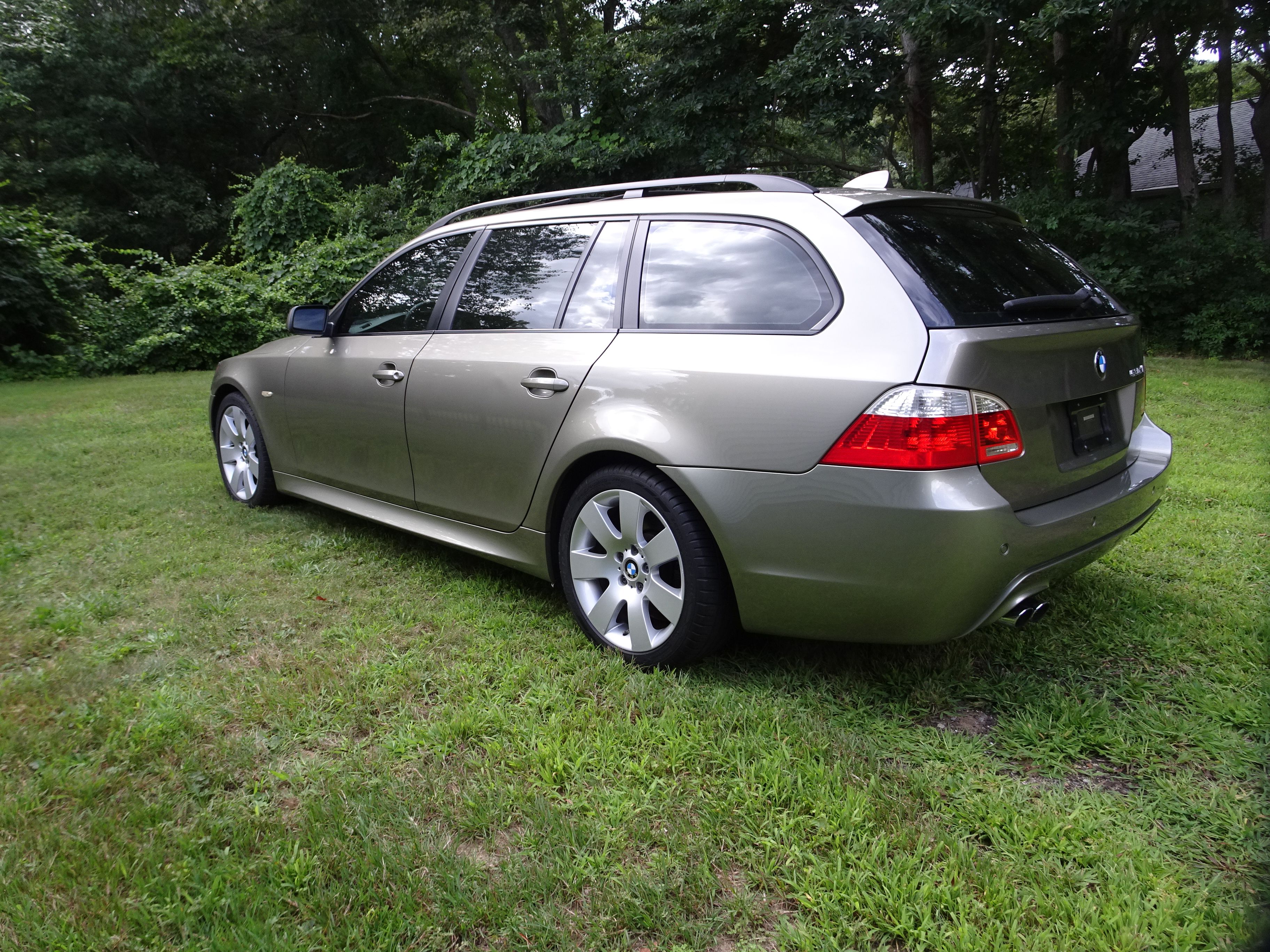 Used 2007 BMW 530xi Wagon AWD/4WD image 6