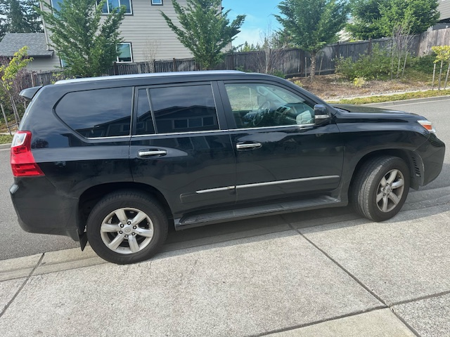 Used 2013 Lexus GX 460 w/ Preferred Accessory Pkg AWD/4WD image 2