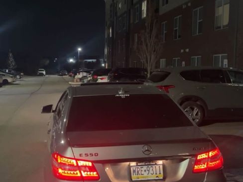 Used 2011 Mercedes-Benz E 550 4MATIC Sedan image 8