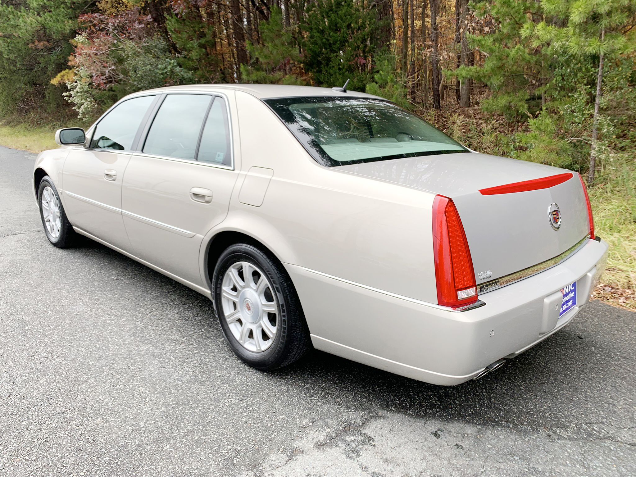 Used 2008 Cadillac DTS FWD image 11