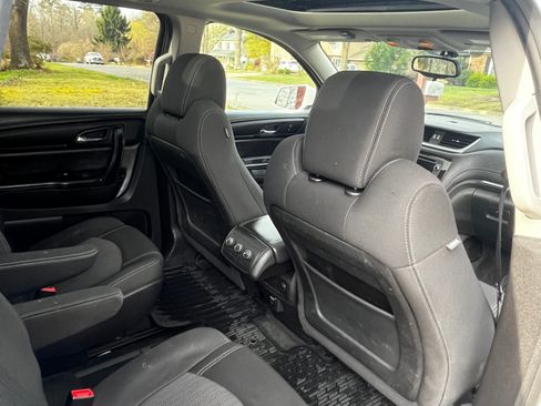 Used 2016 Chevrolet Traverse LT w/ Style and Technology Package image 9