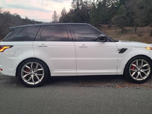 Used 2018 Land Rover Range Rover Sport SVR image 16