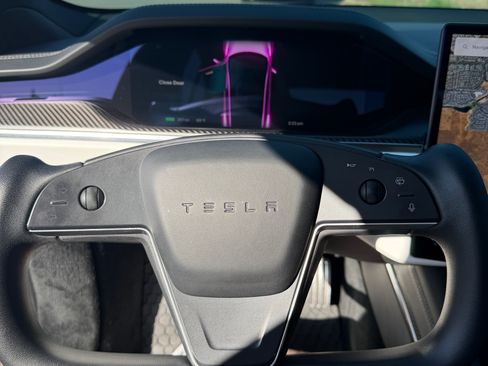 Used 2022 Tesla Model S Plaid image 10