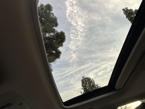 Used 2017 Toyota Corolla SE 50th Anniversary image 17