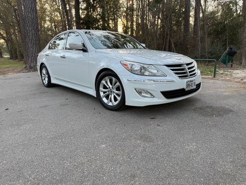 Used 2013 Hyundai Genesis 3.8 image 9
