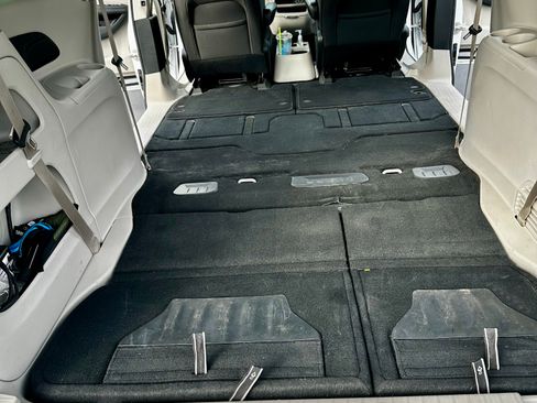 Used 2024 Chrysler Voyager LX image 16