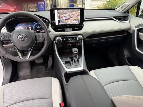 Used 2025 Toyota RAV4 Limited image 6