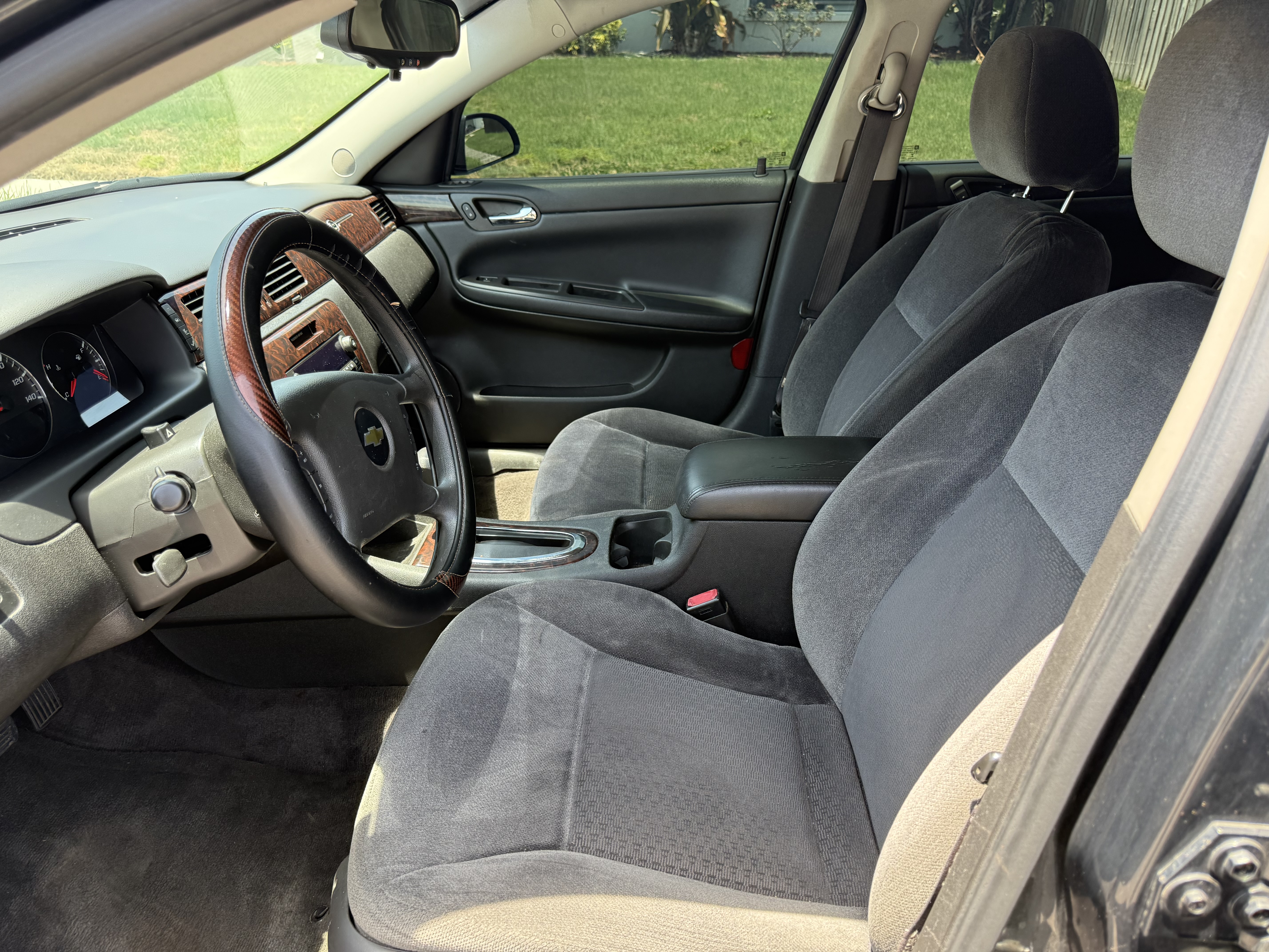Used 2015 Chevrolet Impala LT w/ LT Sunroof Package FWD image 13