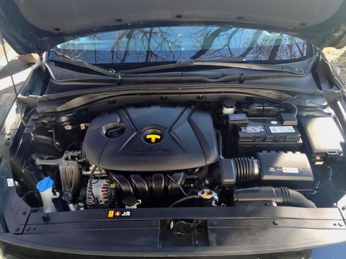 Used 2018 Hyundai Elantra GT image 9