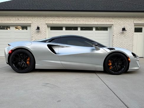 Used 2025 McLaren Artura Spider RWD image 4