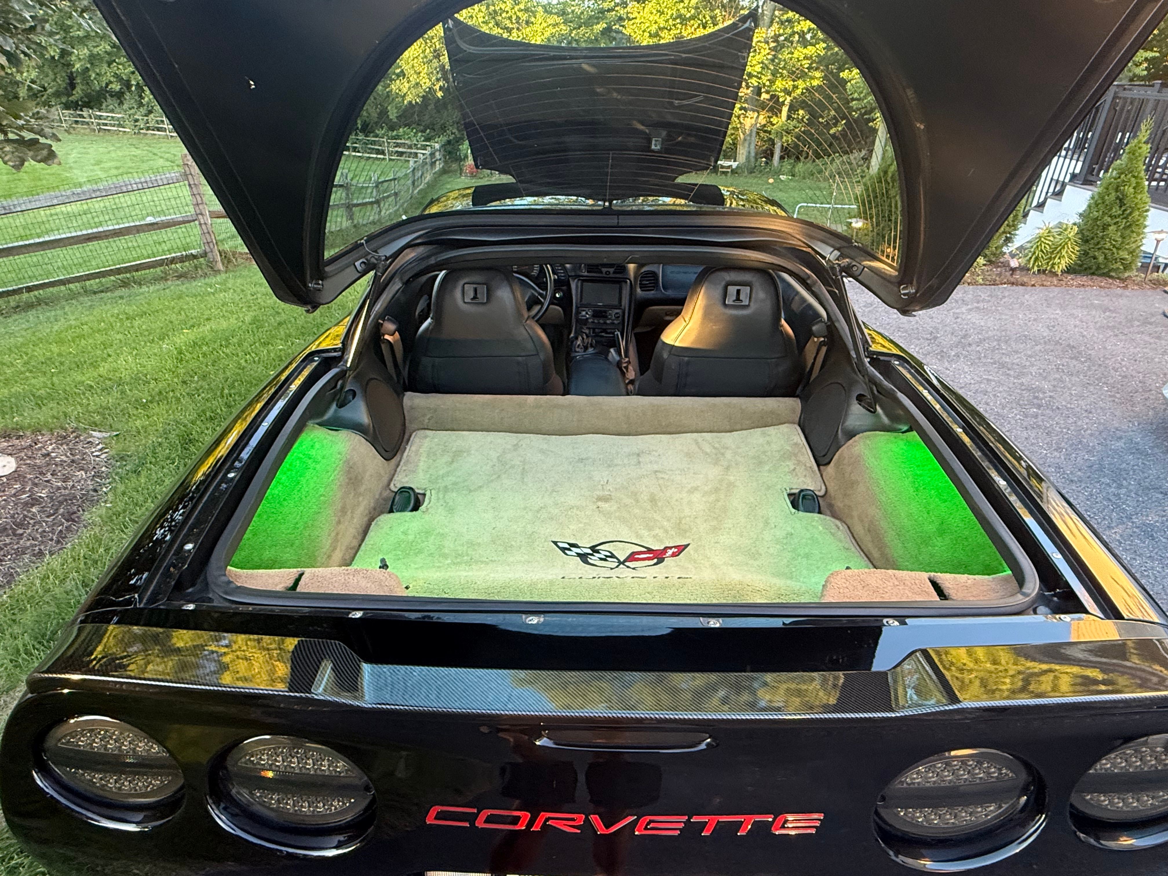 Used 1998 Chevrolet Corvette Coupe w/ Roof Pkg RWD image 15