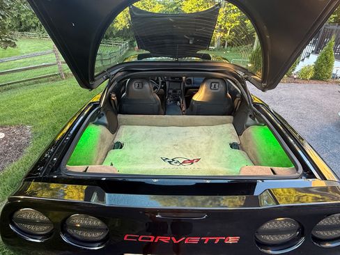 Used 1998 Chevrolet Corvette Coupe w/ Roof Pkg RWD image 15