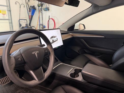Used 2022 Tesla Model 3 Performance image 6