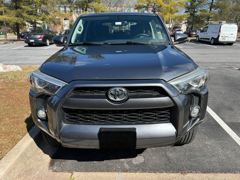 Used 2018 Toyota 4Runner SR5 Premium image 2
