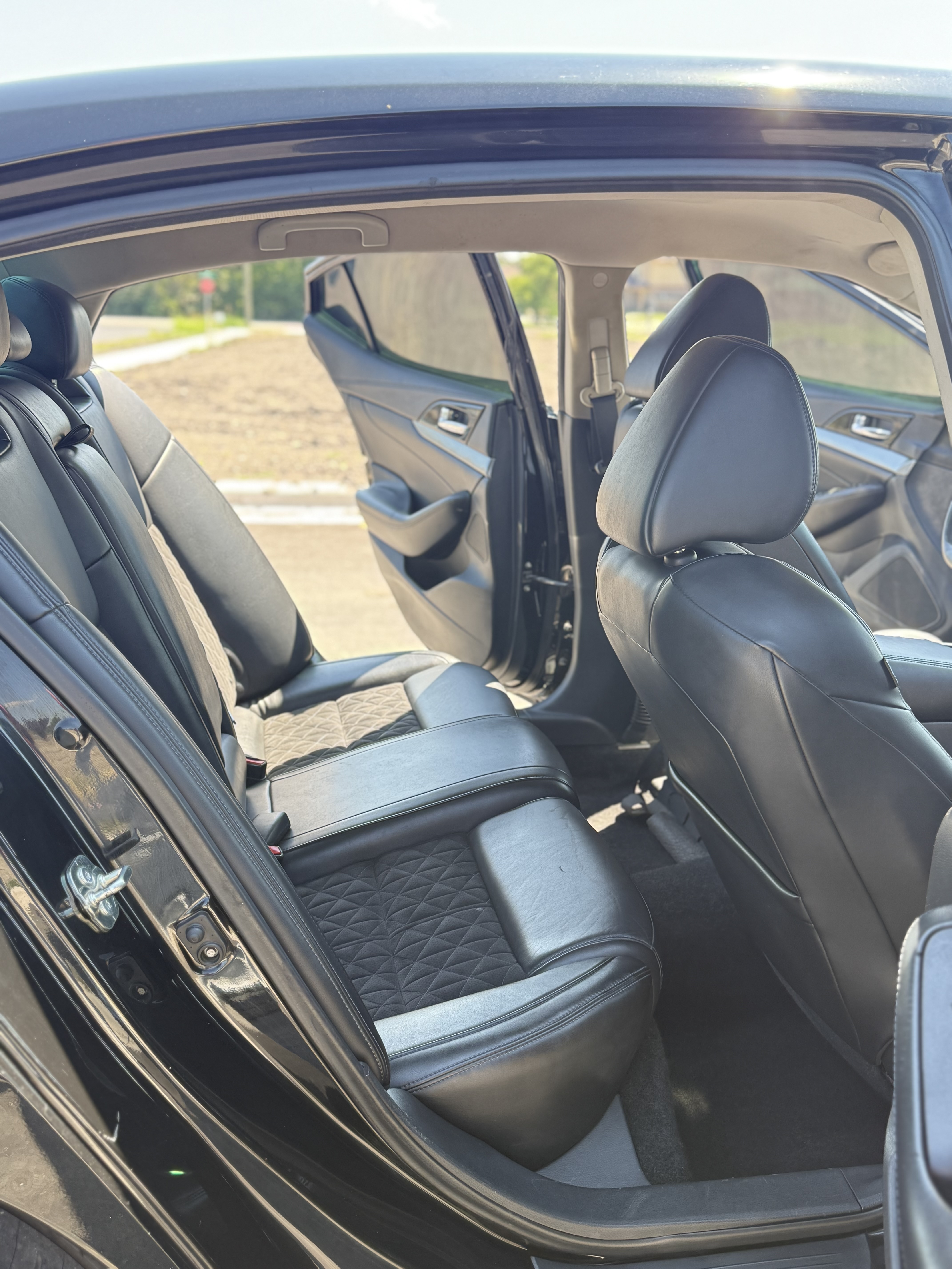 Used 2017 Nissan Maxima SR w/ Midnight Edition FWD image 11