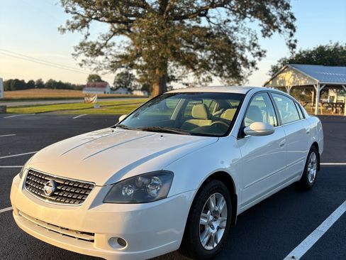 Used 2005 Nissan Altima 2.5 S w/ (S02) Side Airbags Pkg FWD image 1