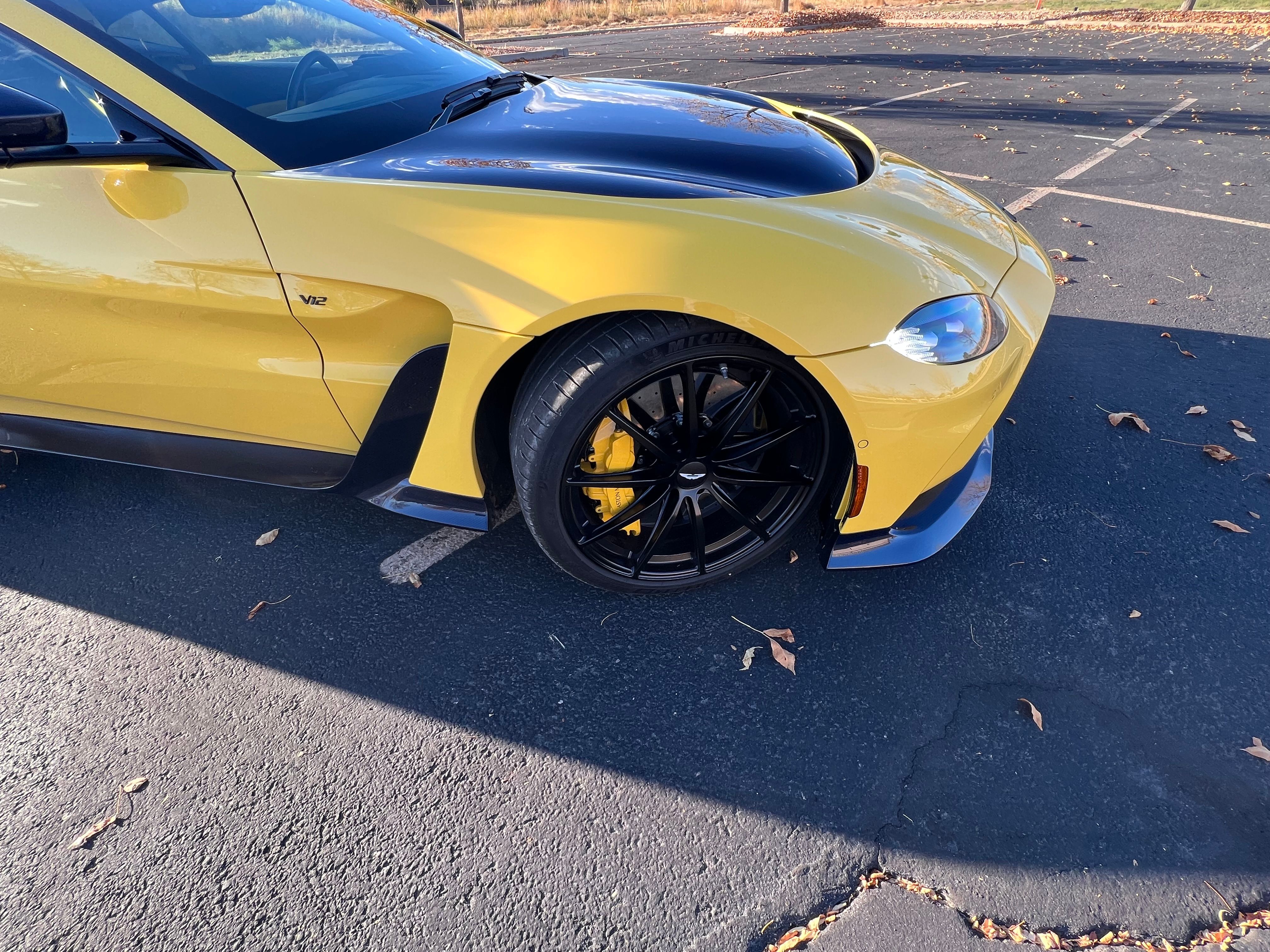Used 2023 Aston Martin V12 Vantage RWD image 28