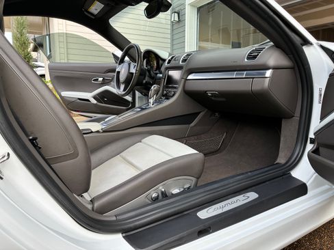 Used 2015 Porsche Cayman S image 23