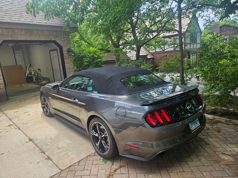 Used 2017 Ford Mustang GT Premium w/ Equipment Group 401A RWD image 4