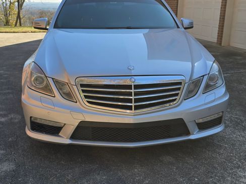 Used 2011 Mercedes-Benz E 63 AMG Sedan image 4