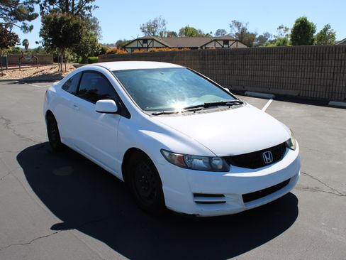 Used 2011 Honda Civic LX image 2