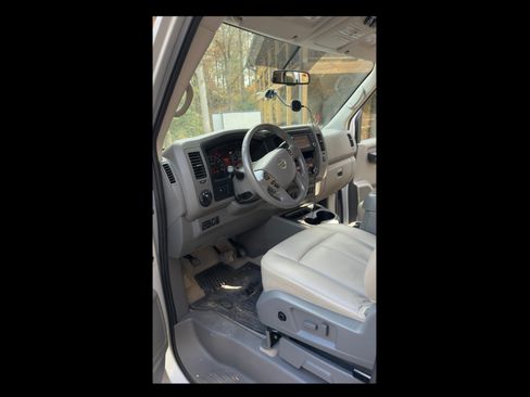 Used 2019 Nissan NV 3500 SL image 12