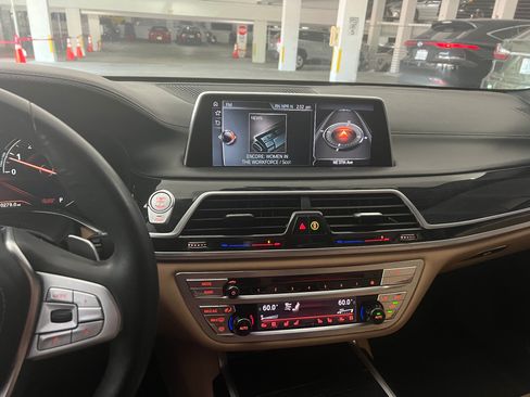 Used 2016 BMW 740i image 19