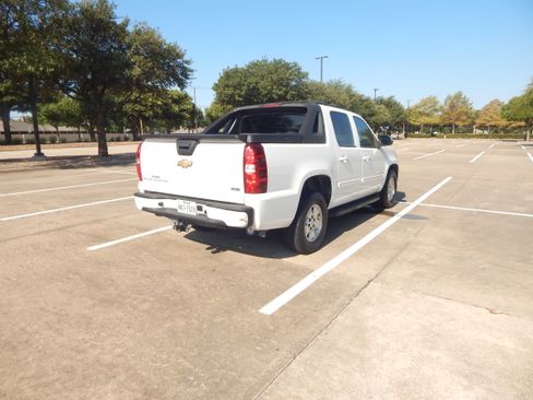 Used 2011 Chevrolet Avalanche LS RWD image 18