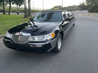 Used 2000 Lincoln Town Car Signature