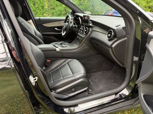 Used 2019 Mercedes-Benz GLC 300 4MATIC image 19