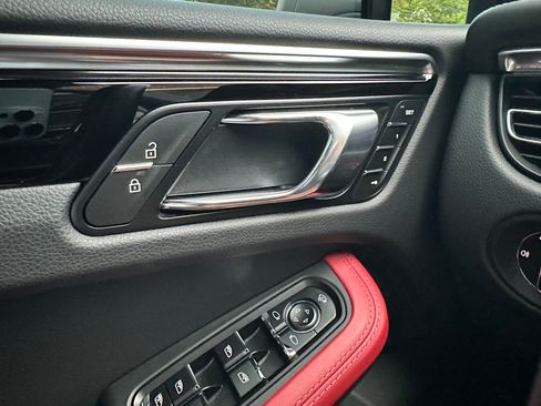 Used 2024 Porsche Macan S AWD/4WD image 18