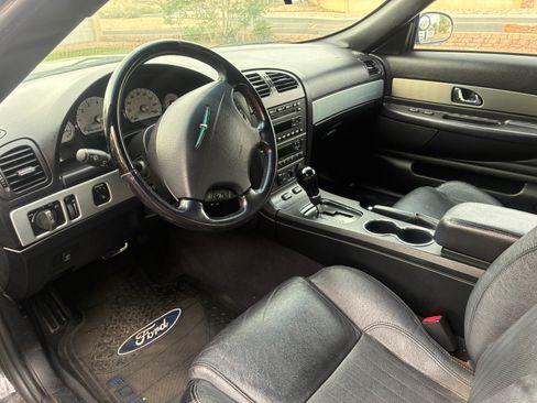 Used 2005 Ford Thunderbird RWD image 2