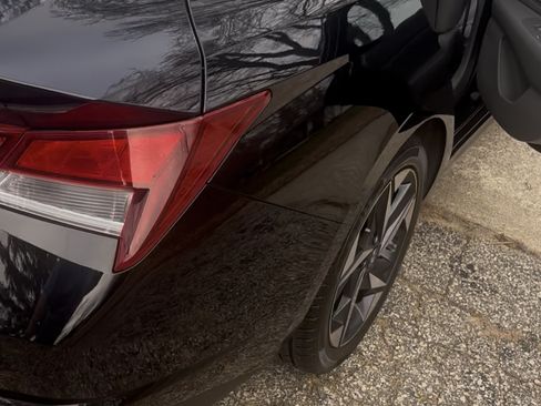 Used 2023 Hyundai Elantra SEL w/ Convenience Package image 9