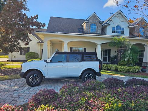 Used 2023 Ford Bronco Outer Banks image 5