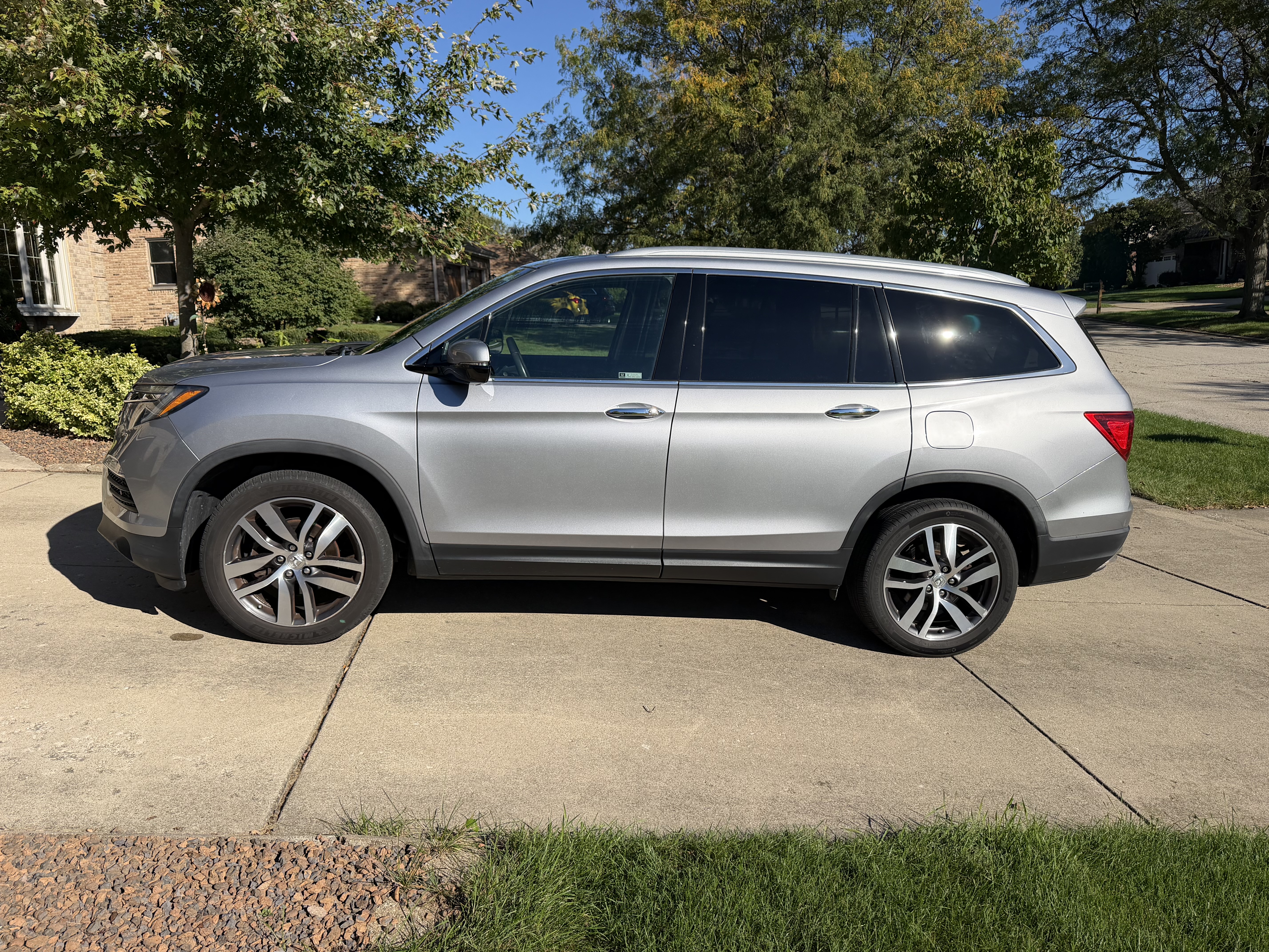 Used 2018 Honda Pilot Elite image 1