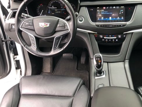 Used 2018 Cadillac XT5 Luxury w/ Driver Awareness Package image 6