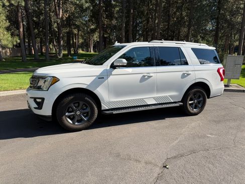 Used 2021 Ford Expedition XLT AWD/4WD image 1