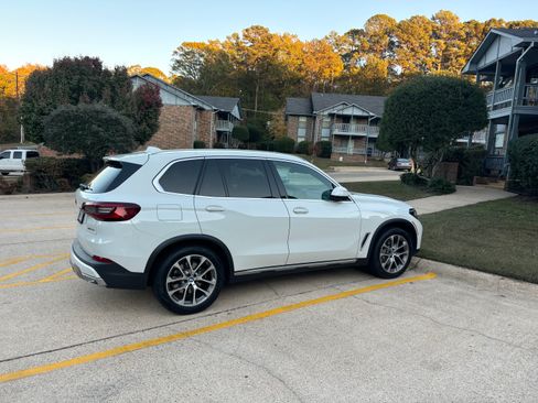 Used 2023 BMW X5 xDrive40i w/ Premium Package image 5