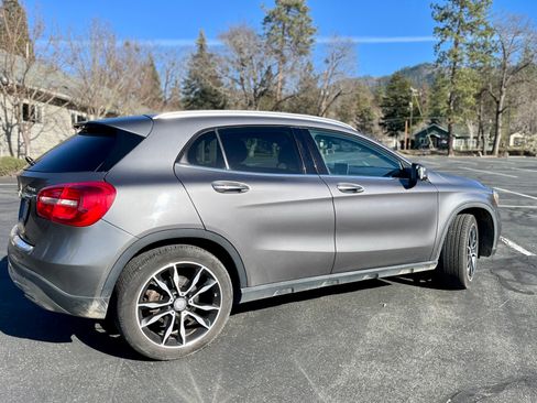 Used 2016 Mercedes-Benz GLA 250 4MATIC image 2